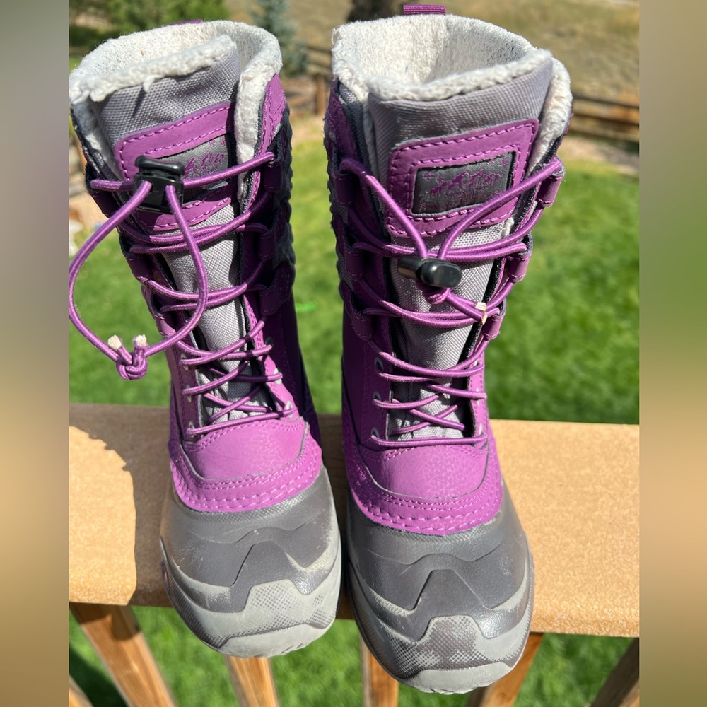 Girls North Face boots size 1